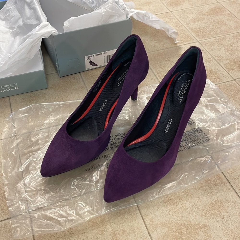NWT ROCKPORT Total Motion Purple Suede Pumps 8.5 Wide